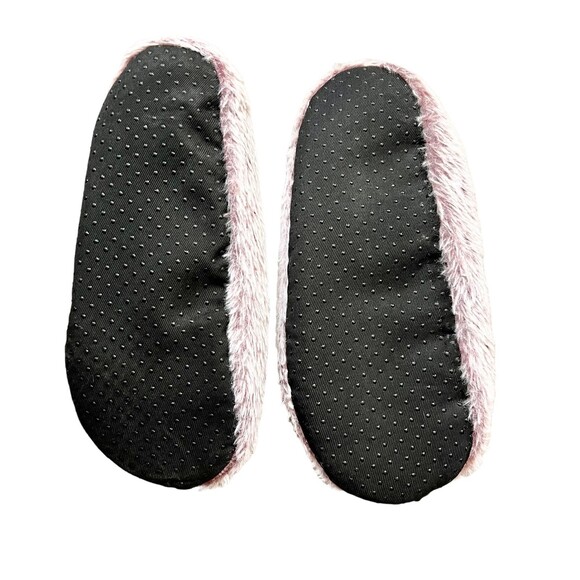 Comfy purple slippers  Never worn  Slip on like socks! Super comfy to wear aroun - Picture 2 of 4